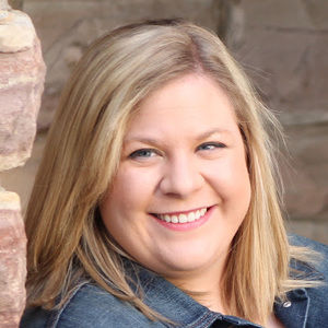 Meet your Posher, Lora